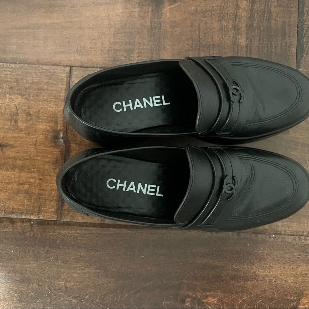 Black Chanel chunky loafers. Size 38, but run big. Few minor scratches.